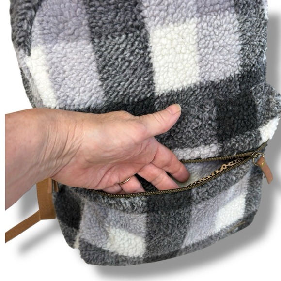 NWT WALLFLOWER -‎ Fleece Backpack  Adjustable Strap's Front Pocket - Gray - Picture 2 of 6